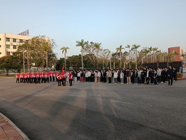 以青春之名，回应时代邀约——机器人学院举行升旗仪式