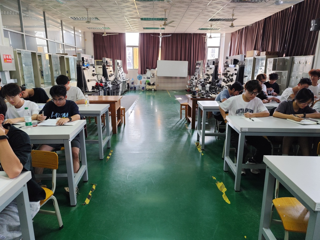 S7-305液压与气动实训室