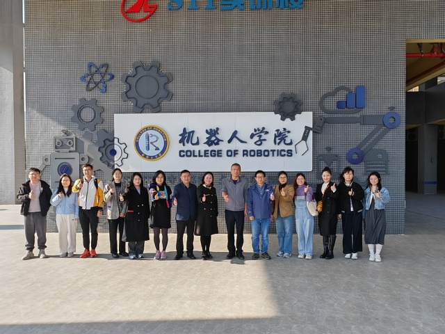 机器人学院教工第二党支部携手斗门区两所小学共促科学教育交流