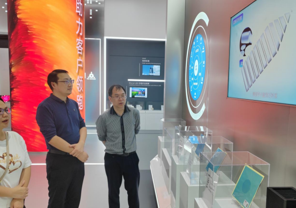 机器人学院组队赴京东方华灿调研，共谋学生就业新篇章