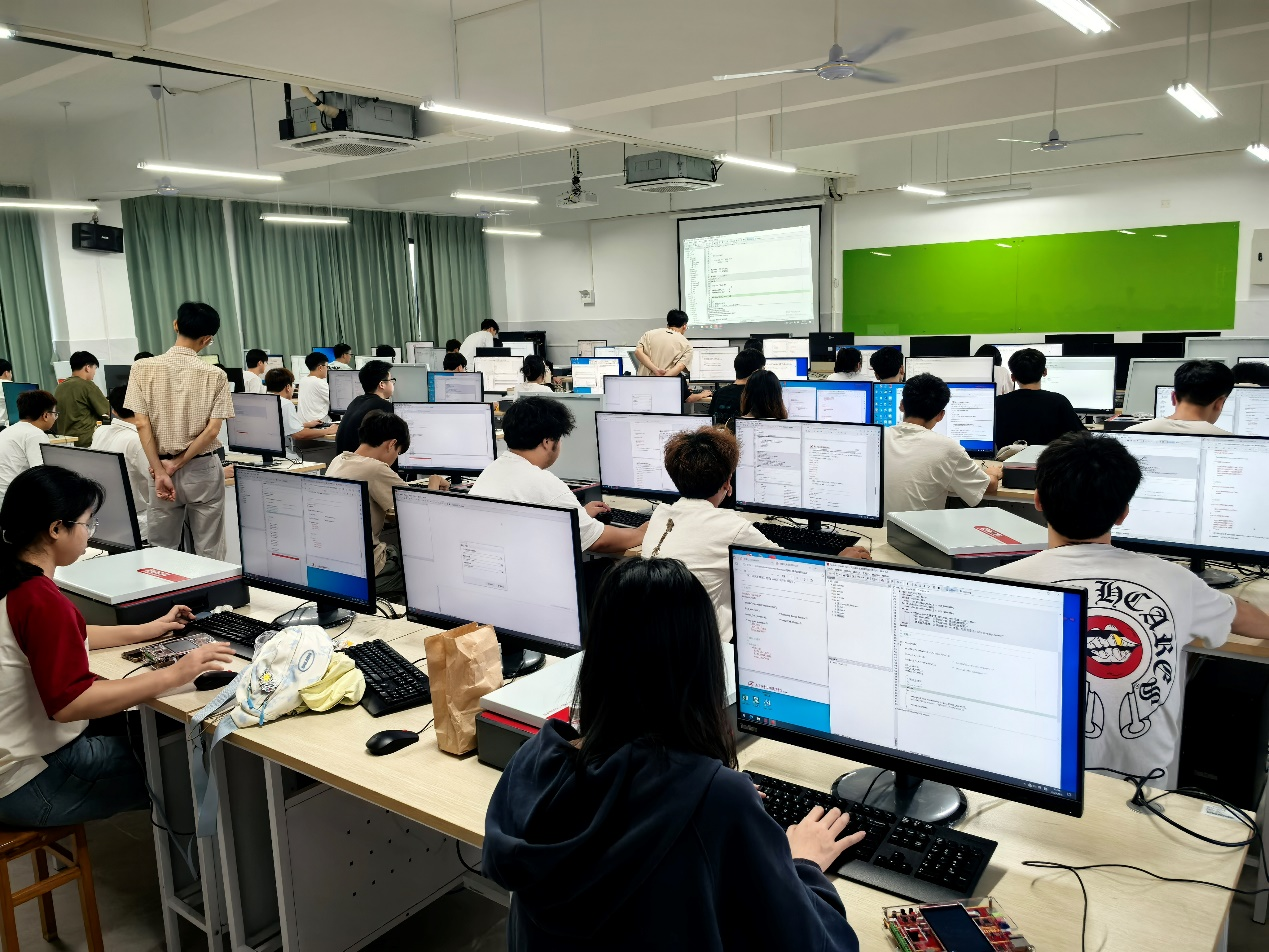 S12-405智能设备控制系统设计与应用综合实训中心