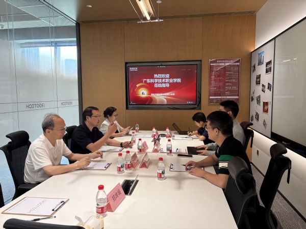 深化产教融合 校企携手共赢——机器人学院走访树根互联洽谈合作