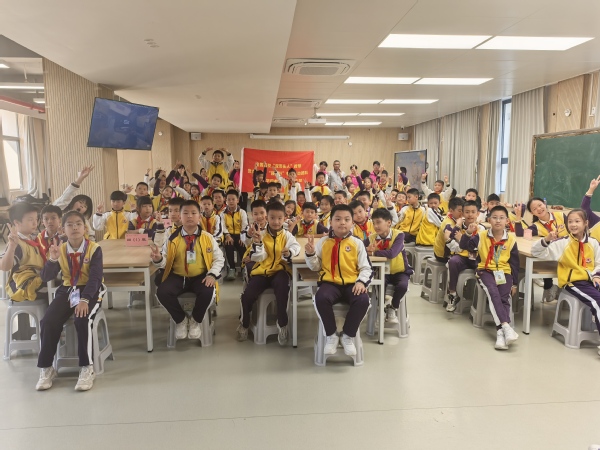 点燃科技梦想| 机器人学院教工第二党支部科普活动走进斗门区博雅...