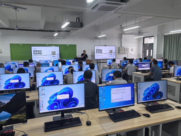 机器人学院面向全校成功举办教学智能体开发与落地应用专题培训