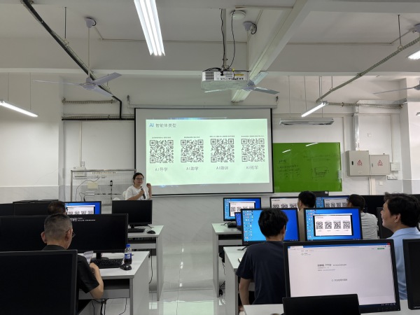 砺技强师匠心赋能 以赛促学精进教学——机器人学院教师成功举办AI...
