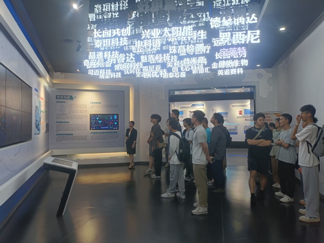 机器人学院走进产业一线探访科创前沿阵地