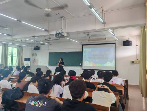 机器人学院举办“从天赋到优势，学业与职业双倍速前进”就业指导...