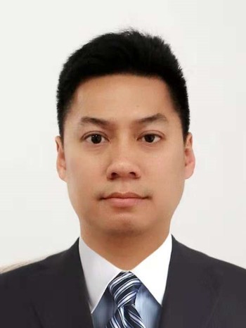 李成伟