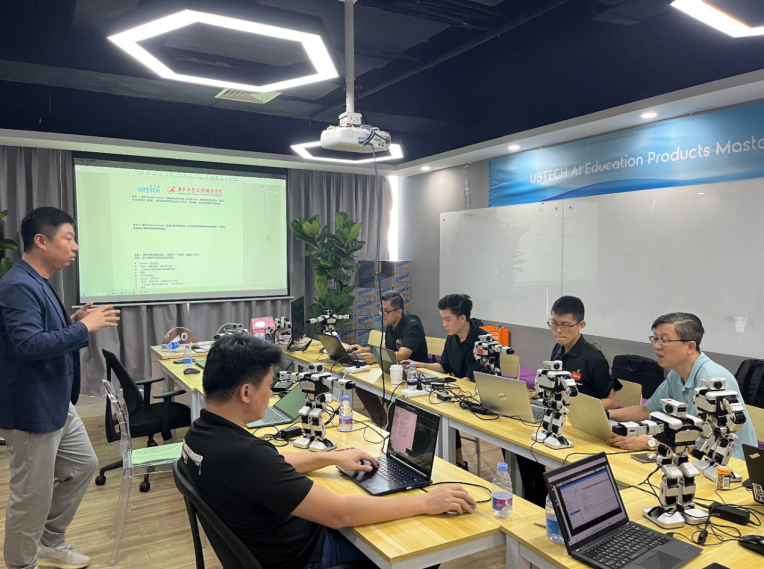 机器人学院与优必选公司联合举办对外高层次人才培训活动