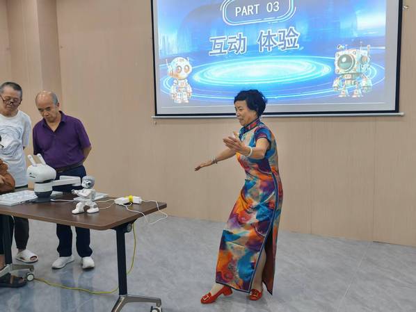 机器人学院“四维协同”助推智慧助老服务全面升级