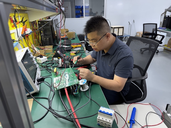 广科院机器人学院校友陈健斌获评“珠海市劳动模范”