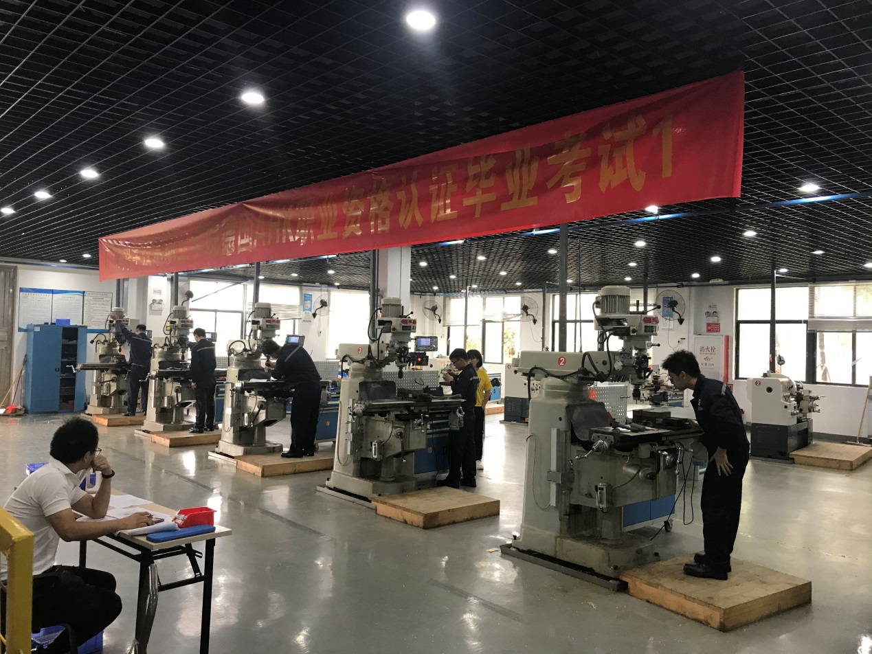 机器人学院2019级中德班德国职业资格认证中期考核顺...