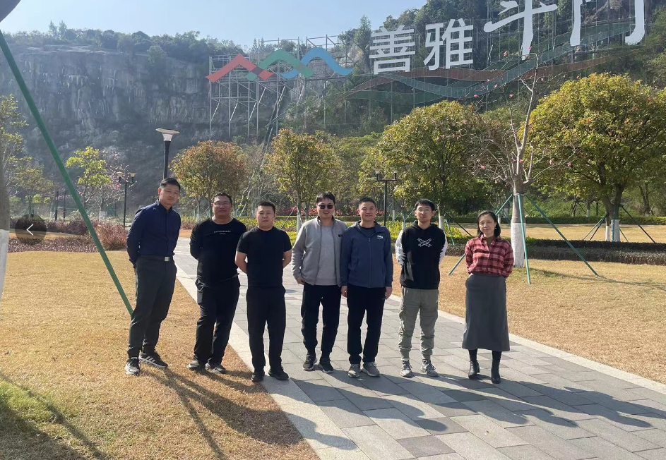 工业机器人技术专业教职工举办徙步暨团建活动