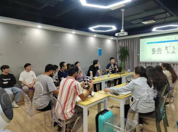 机器人学院与优必选公司联合举办海外人才培训活动