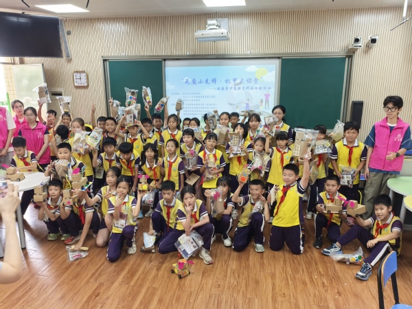 机器人学院“强国行”团队走进富山校园开展“无废小先锋・机甲大...