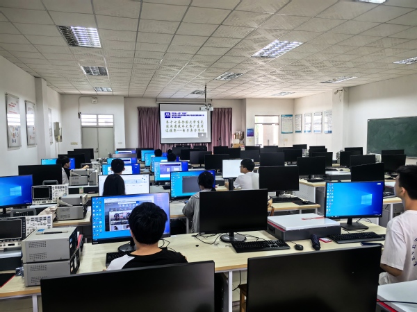 英国威廉集团官网师生在17届全国大学生先进成图技术与产品信息建模创新大赛中...