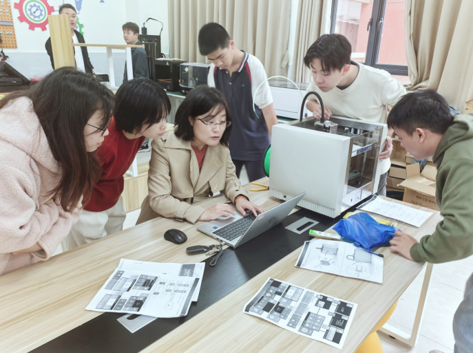 机器人学院教工第二党支部组织师生团队赴金湾区金山实验学校开展...